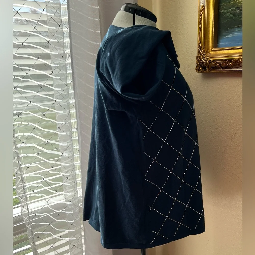 89th & Madison Navy Blue Diamond Pattern Top